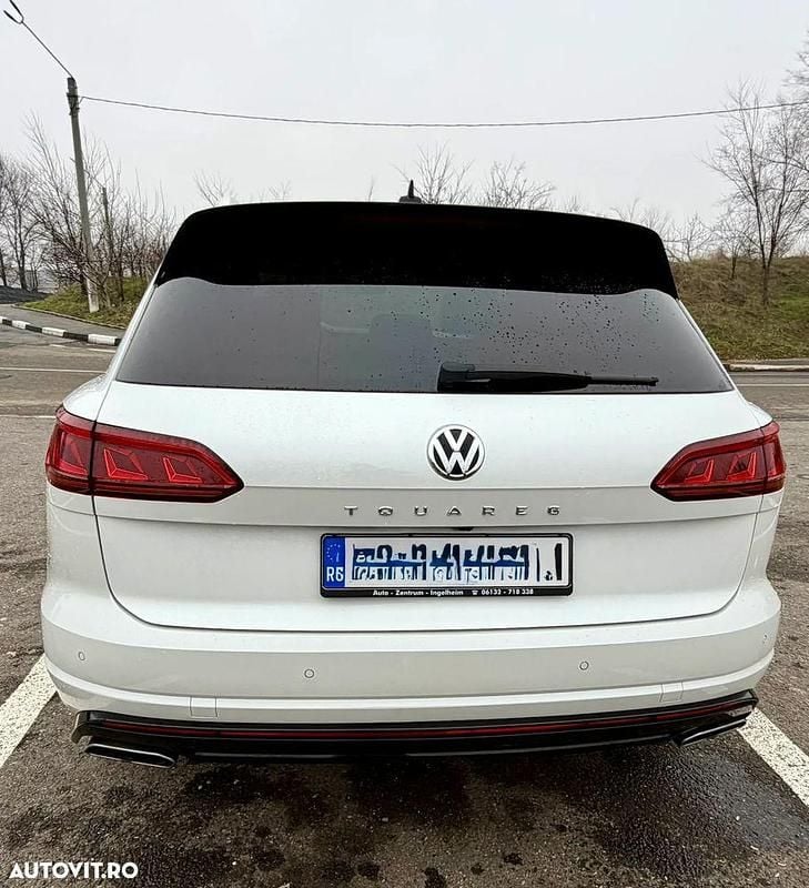 Second-hand VW Touareg R-line 286 CP (210 kW) 2018 Culoarealb SUV