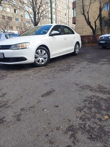 Alb Utilizat 2012 VW Jetta Berlinǎ | 6.250 EUR (Preț OK) - Imagine 1/4