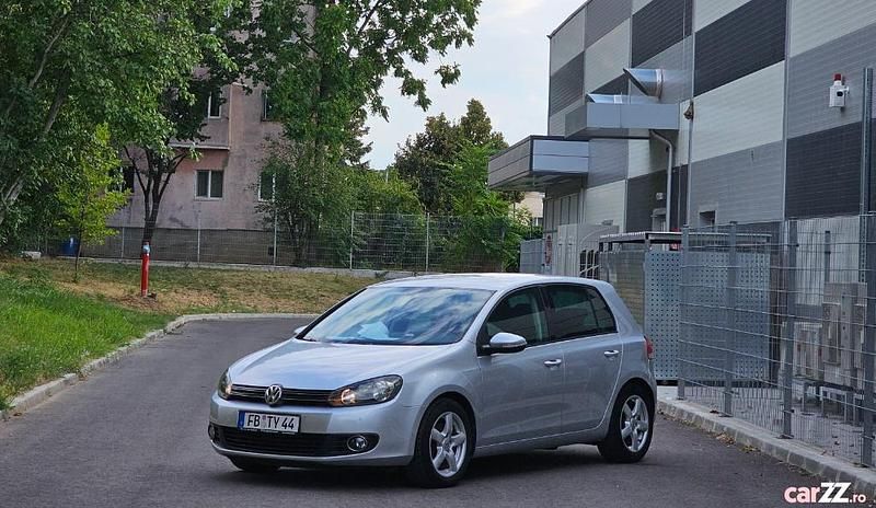 Argintiu Utilizat 2010 VW Golf VI R-line Hatchback | 5.690 EUR (Preț OK) - Imagine 1/4