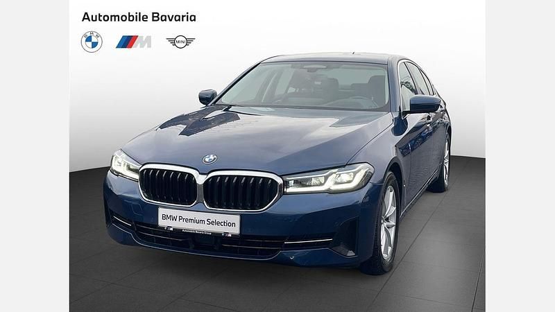 Phytonic blue metallic metalizat Utilizat 2023 BMW 520 Comfort Edition Berlinǎ | 37.849 EUR (Puțin scump) - Imagine 1/4