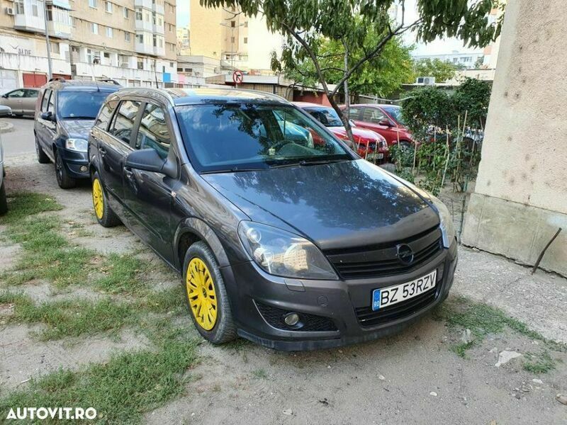 Gri Utilizat 2010 Opel Astra Break | 3.700 EUR (Preț OK) - Imagine 1/4