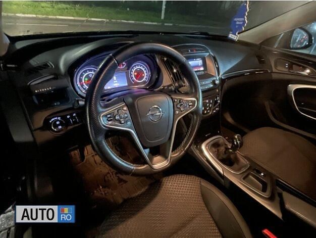 Second-hand Opel Insignia 150 CP (110 kW) 2015 Culoarenegru Berlinǎ