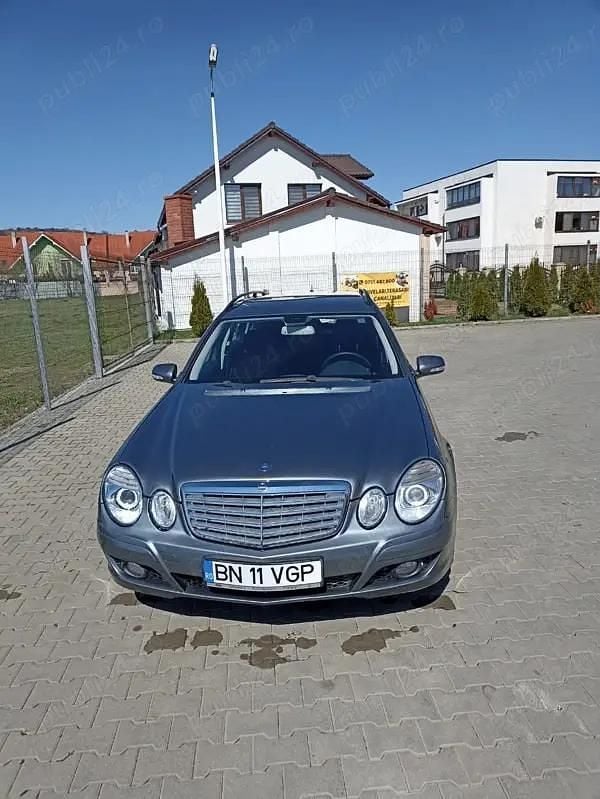 Gri Utilizat 2009 Mercedes E200 Hatchback | 5.000 EUR - Imagine 1/4