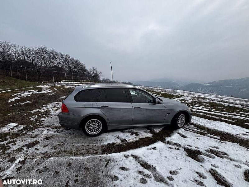Second-hand BMW 320 177 CP (130 kW) 2009 Culoaregri Hatchback