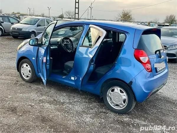 Second-hand Chevrolet Spark 68 CP (50 kW) 2014 Albastru Hatchback