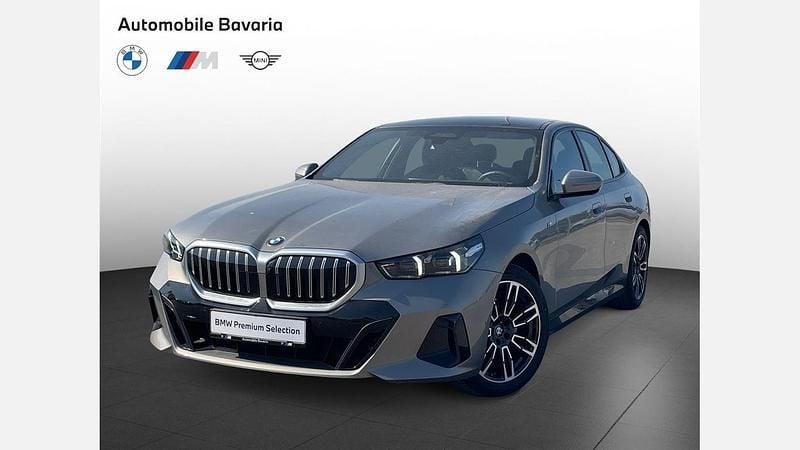 Gri oxide metalizat bmw individual metalizat Utilizat 2024 BMW 520 Shadowline Berlinǎ | 55.757 EUR (Preț OK) - Imagine 1/4