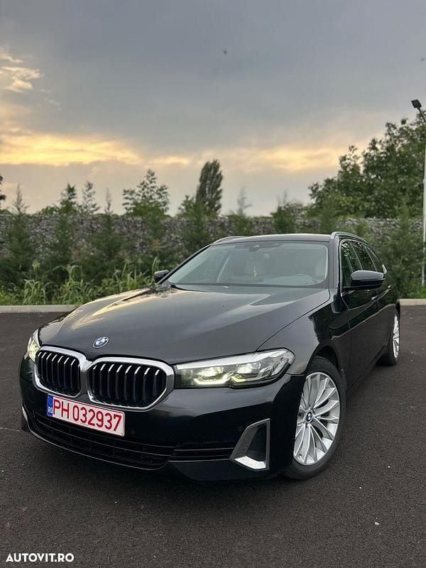 Culoarenegru Utilizat 2020 BMW 518 Comfort Edition Break | 21.800 EUR (Super Preț) - Imagine 1/4