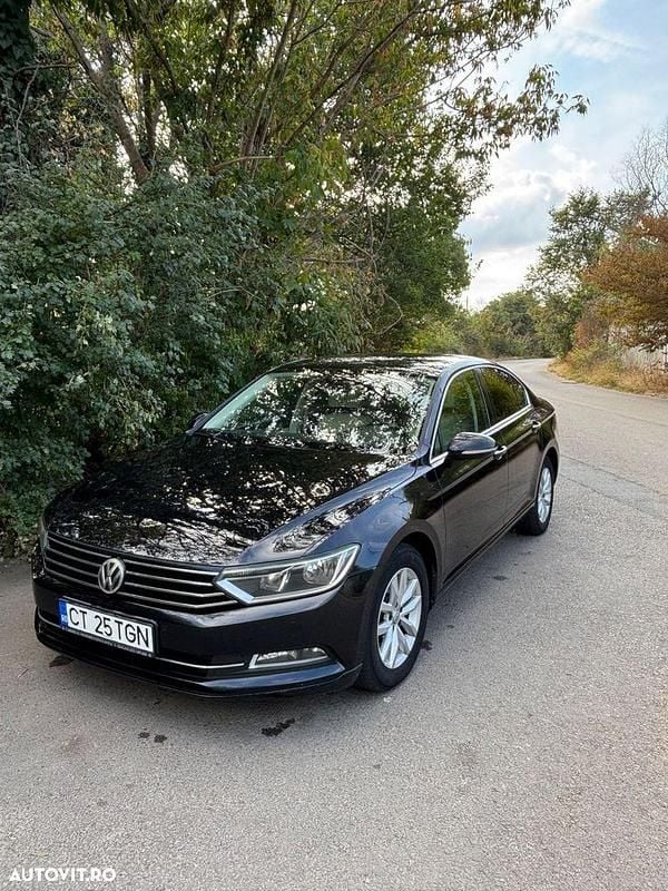 Culoarenegru Utilizat 2015 VW Passat Comfortline Berlinǎ | 13.750 EUR (Preț OK) - Imagine 1/4