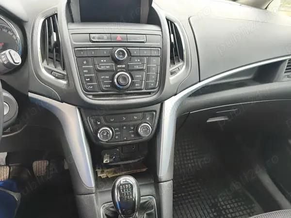 Utilizat 2015 Opel Zafira Monovolum | 4.850 EUR (Super Preț) - Imagine 1/4