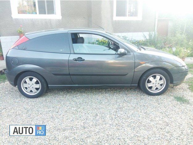 Second-hand Ford Focus 90 CP (66 kW) 2003 Argintiu Hatchback
