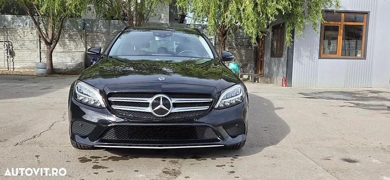 Culoarenegru Utilizat 2019 Mercedes C180 Break | 16.900 EUR (Preț OK) - Imagine 1/4