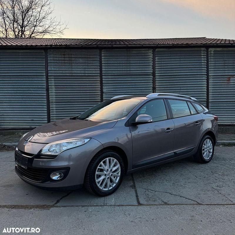 Culoarebej Second-hand 2013 Renault Mégane GrandTour Dynamique Break | 4.190 EUR (Preț OK) - Imagine 1/4