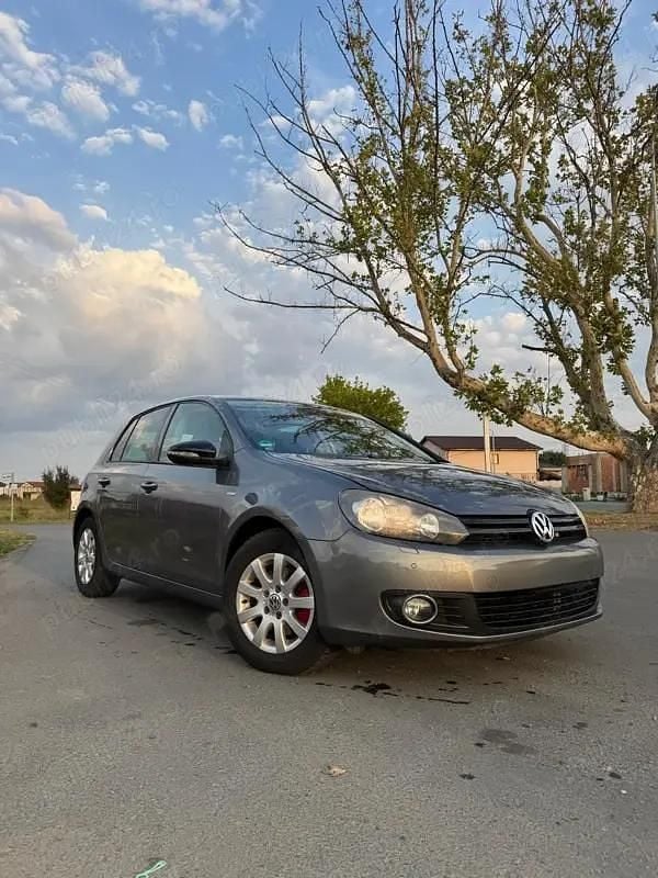 Gri Second-hand 2013 VW Golf VI Hatchback | 7.500 EUR (Puțin scump) - Imagine 1/4