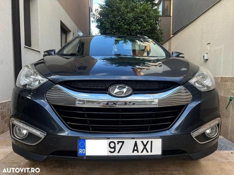 Gri Utilizat 2011 Hyundai ix35 GLS SUV | 8.200 EUR (Preț OK) - Imagine 1/4