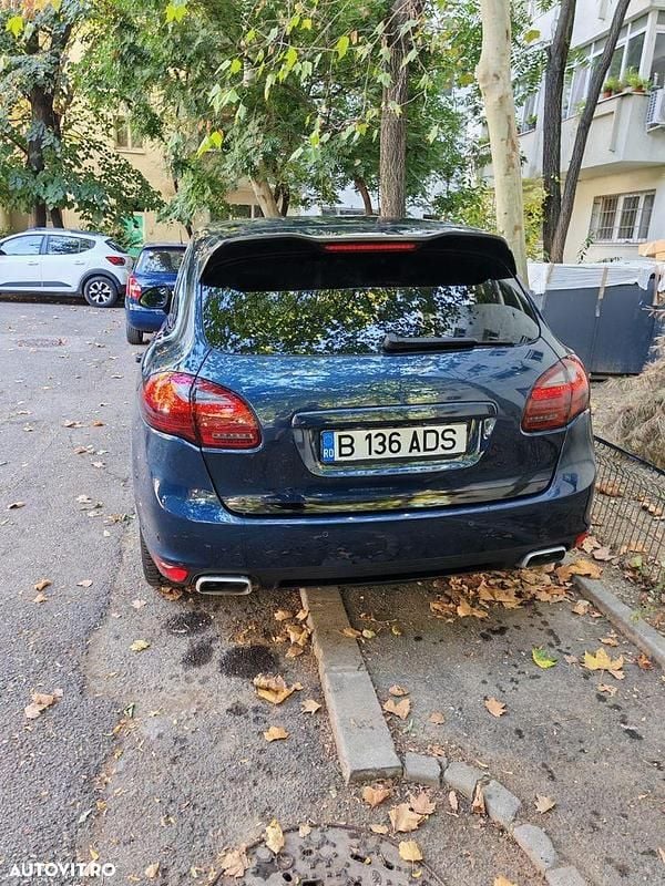 Second-hand Porsche Cayenne 240 CP (176 kW) 2011 Culoarealbastru SUV