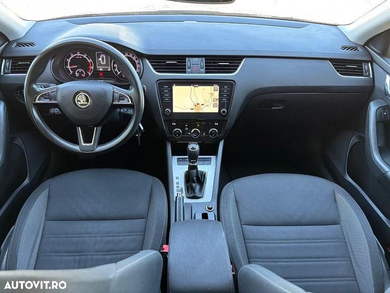 Second-hand Skoda Octavia Ambition 150 CP (110 kW) 2019 Culoareargint Break