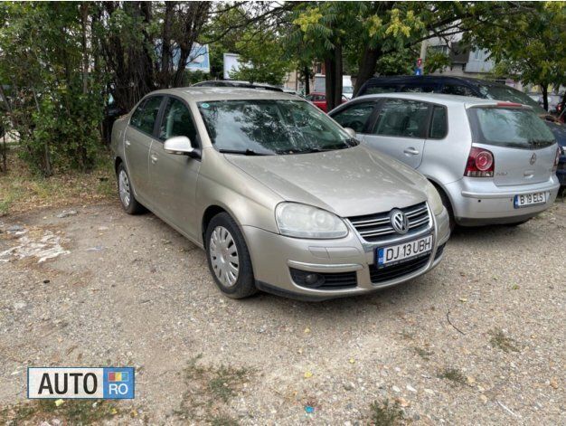 Auriu Utilizat 2007 VW Jetta Berlinǎ | 2.650 EUR (Preț OK) - Imagine 1/4
