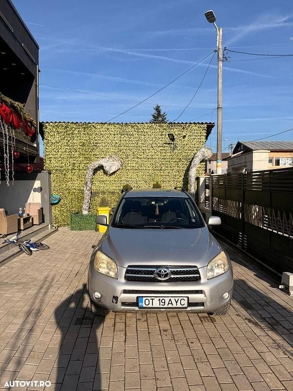 Culoareargint Second-hand 2009 Toyota RAV4 SUV | 3.499 EUR (Preț bun) - Imagine 1/4