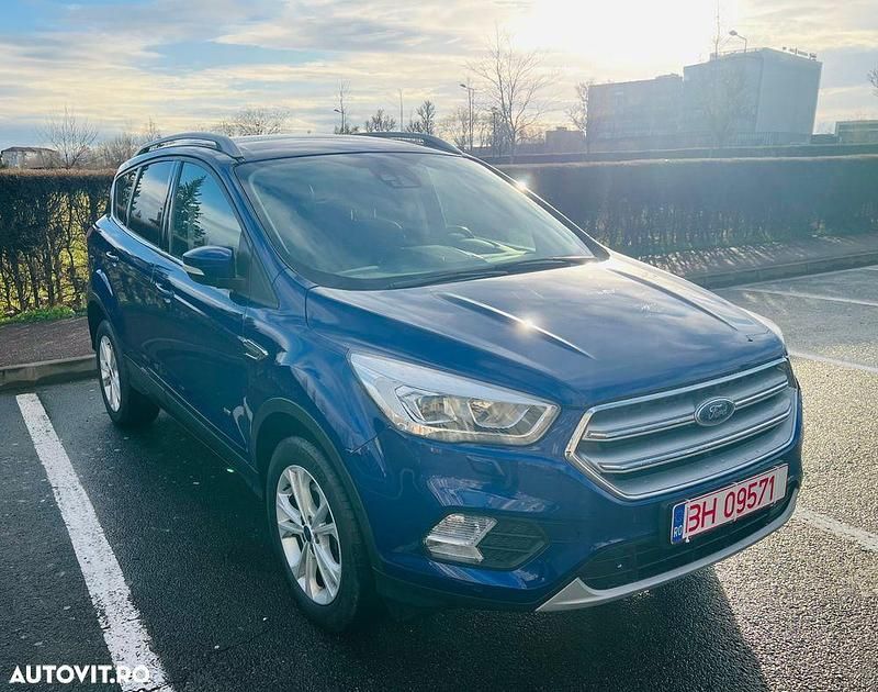 Second-hand Ford Kuga Titanium 182 CP (133 kW) 2018 Culoarealbastru SUV