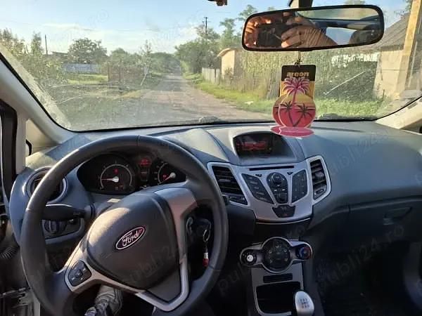 Utilizat 2009 Ford Fiesta Hatchback | 2.000 EUR - Imagine 1/4