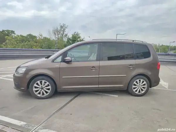 Second-hand VW Touran Highline 105 CP (77 kW) 2011 Maro Monovolum