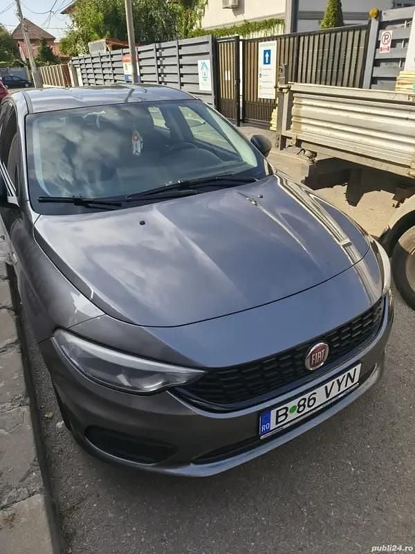 Gri Utilizat 2017 Fiat Tipo Berlinǎ | 5.000 EUR - Imagine 1/4