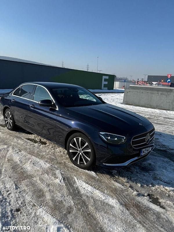 Second-hand Mercedes E300 211 CP (155 kW) 2022 Culoarealbastru Berlinǎ