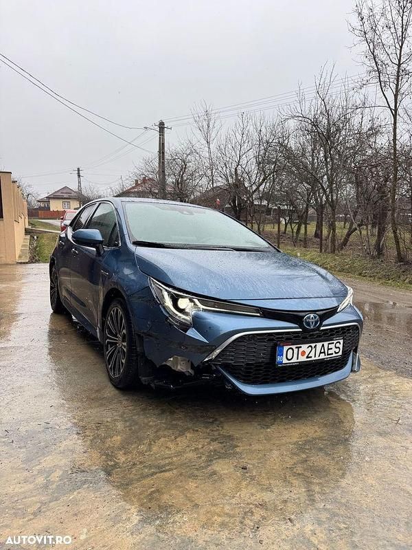 Second-hand Toyota Corolla 140 CP (102 kW) 2021 Culoarealbastru Hatchback