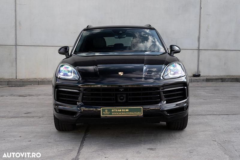 Culoarenegru Utilizat 2018 Porsche Cayenne Platinum Edition SUV | 36.500 EUR - Imagine 1/4