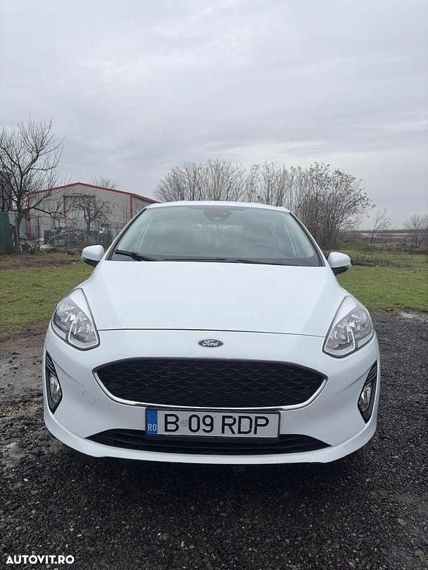 Second-hand Ford Fiesta 85 CP (62 kW) 2018 Culoarealb Hatchback