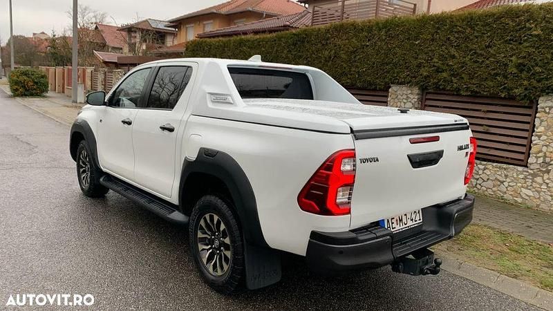 Second-hand Toyota HiLux Sport 204 CP (150 kW) 2024 Culoarealb Pickup