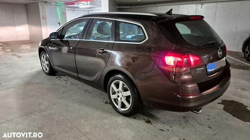 Second-hand Opel Astra 165 CP (121 kW) 2011 Culoaremaro Break