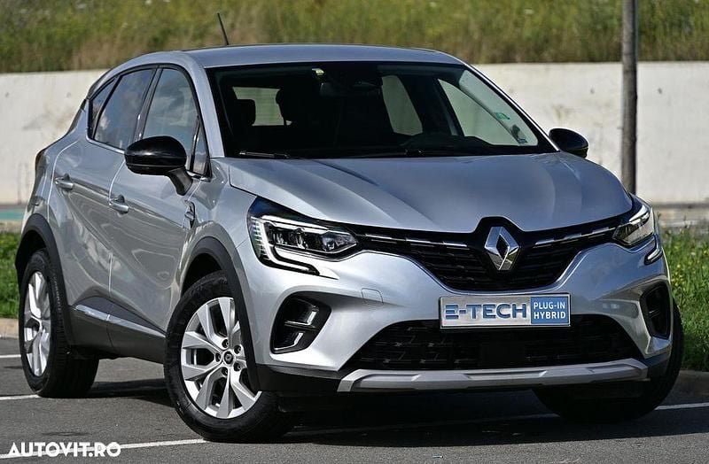 Second-hand Renault Captur Techno 160 CP (117 kW) 2022 Culoareargint SUV