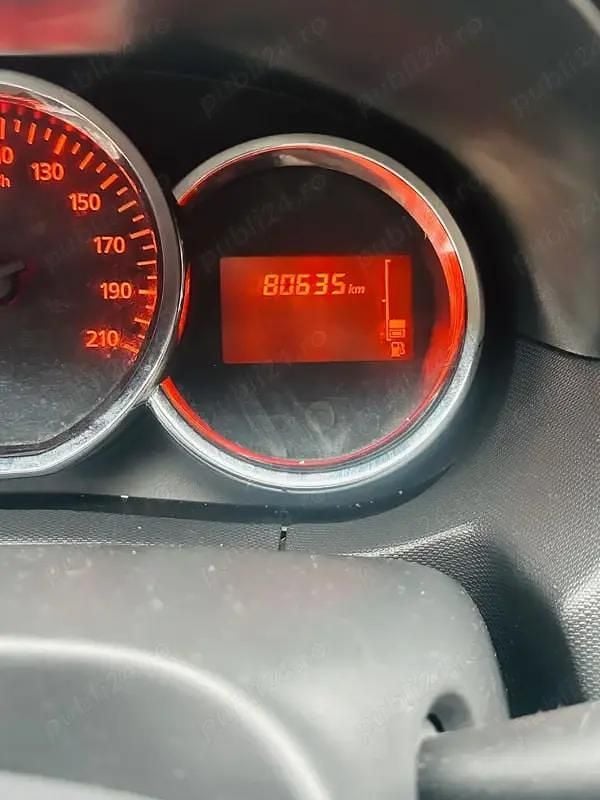 Second-hand Dacia Duster Lauréate 125 CP (91 kW) 2014 Gri SUV