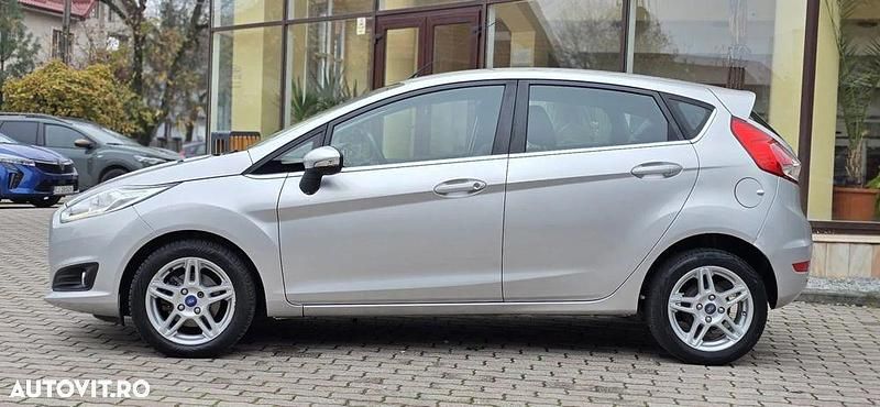 Second-hand Ford Fiesta Titanium 90 CP (66 kW) 2013 Culoareargint Hatchback