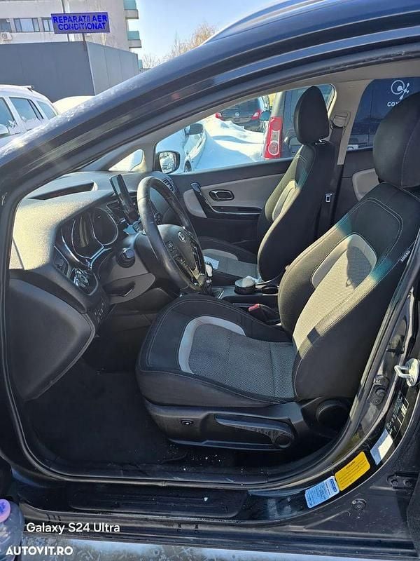 Second-hand Kia Ceed 140 CP (102 kW) 2013 Culoarenegru Hatchback
