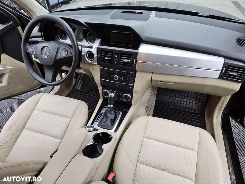 Culoarenegru Utilizat 2013 Mercedes GLK220 SUV | 11.990 EUR (Preț bun) - Imagine 1/4