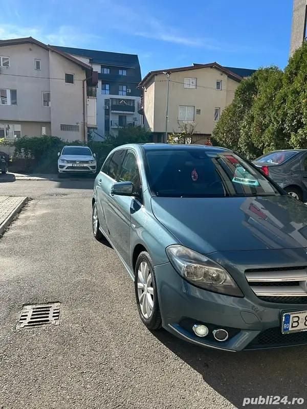 Second-hand Mercedes B200 136 CP (100 kW) 2012 Albastru Monovolum