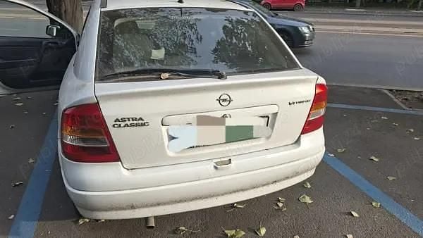 Alb Utilizat 2008 Opel Astra Classic Hatchback | 1.000 EUR (Super Preț) - Imagine 1/4