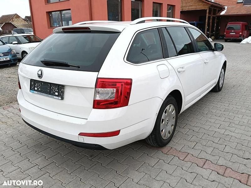 Second-hand Skoda Octavia 105 CP (77 kW) 2014 Culoarealb Hatchback