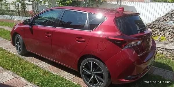 Roșu Utilizat 2018 Toyota Auris Hybrid Hatchback | 16.500 EUR (Preț OK) - Imagine 1/4