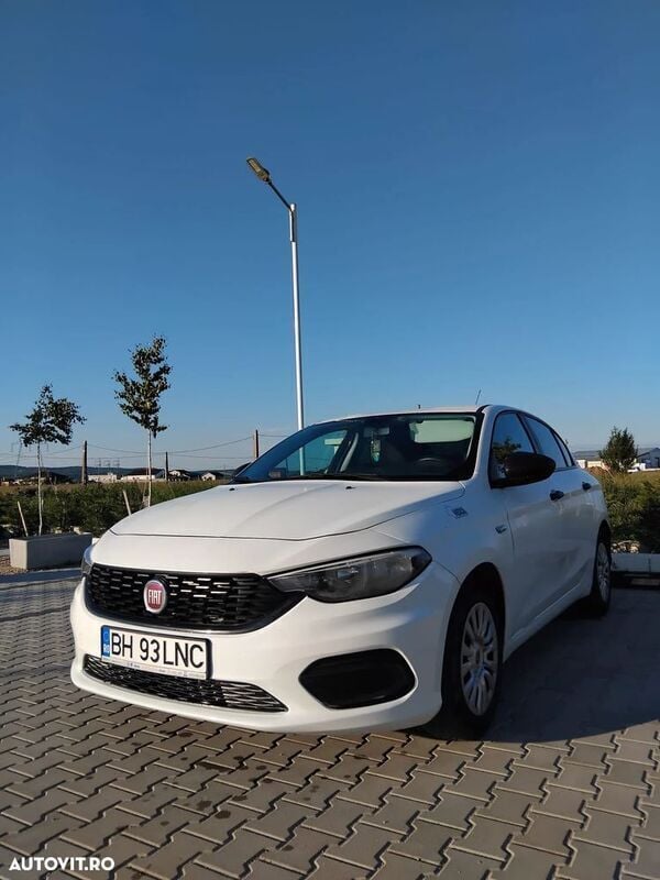 Alb Utilizat 2018 Fiat Tipo Berlinǎ | 5.490 EUR (Preț bun) - Imagine 1/4