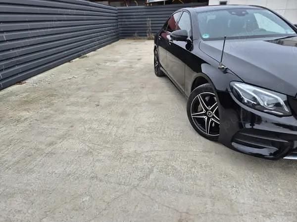 Second-hand Mercedes E300 AMG line 306 CP (225 kW) 2019 Negru Berlinǎ