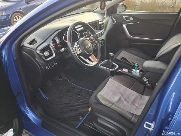Albastru Utilizat 2019 Kia Ceed Best Hatchback | 15.000 EUR - Imagine 1/4