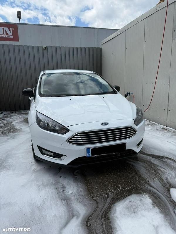 Culoarealb Utilizat 2017 Ford Focus Berlinǎ | 6.500 EUR (Preț bun) - Imagine 1/4