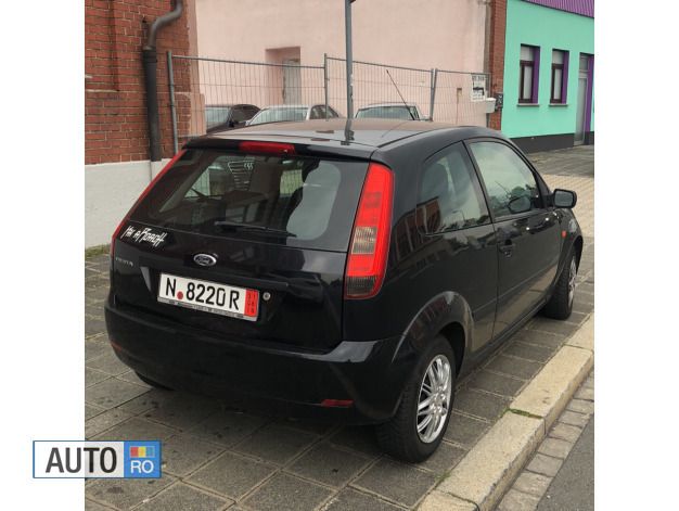 Second-hand Ford Fiesta 75 CP (55 kW) 2005 Negru Hatchback