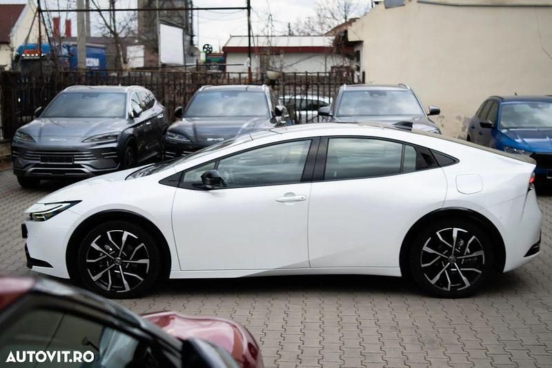 Second-hand Toyota Prius 130 CP (95 kW) 2023 Culoarealb Hatchback