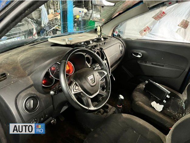 Second-hand Dacia Dokker Stepway 90 CP (66 kW) 2018 Albastru Monovolum