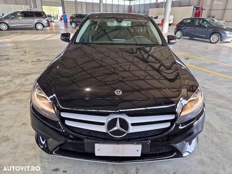 Second-hand Mercedes C180 122 CP (89 kW) 2020 Culoarenegru Berlinǎ