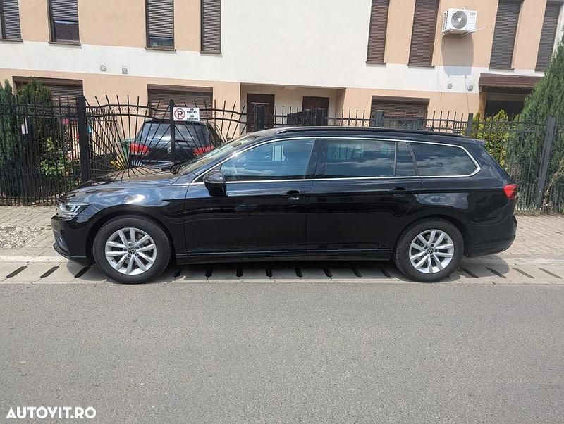Culoarenegru Utilizat 2023 VW Passat Comfortline Berlinǎ | 21.000 EUR (Preț bun) - Imagine 1/4